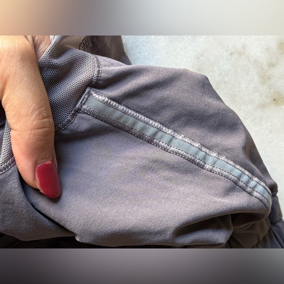 Lululemon Hotty Hot Low Rise Shorts 2.5” - Picture 3 of 6